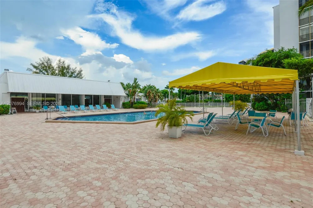 20500 W Country Club Dr #406 Aventura, FL 33180