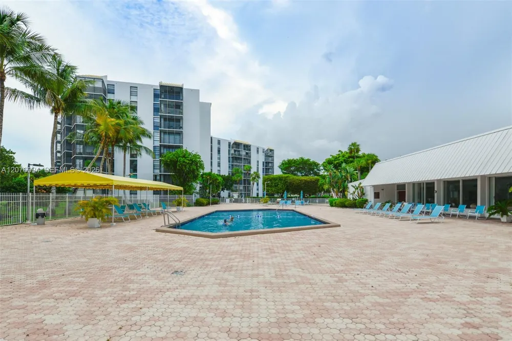 20500 W Country Club Dr #406 Aventura, FL 33180