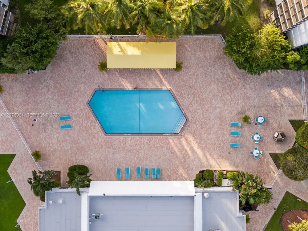20500 W Country Club Dr #406 Aventura, FL 33180