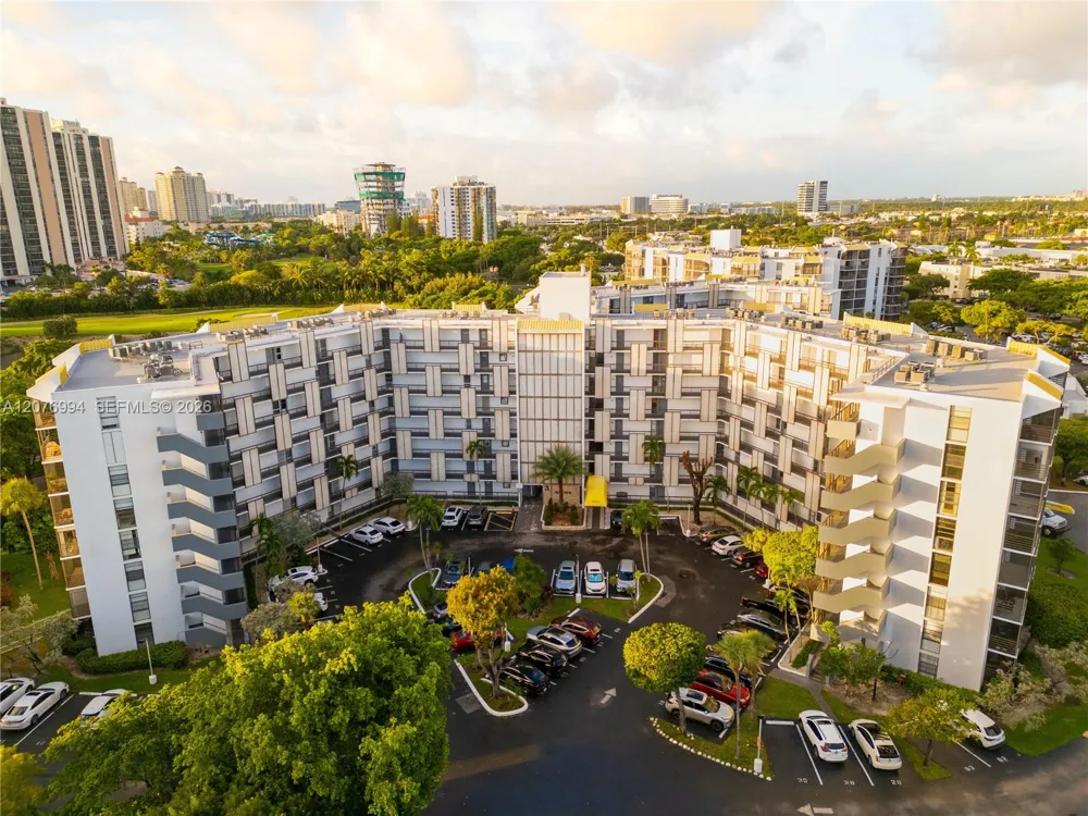 20500 W Country Club Dr #406 Aventura, FL 33180