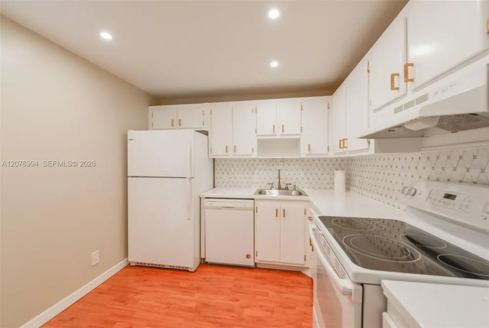 20500 W Country Club Dr #406 Aventura, FL 33180
