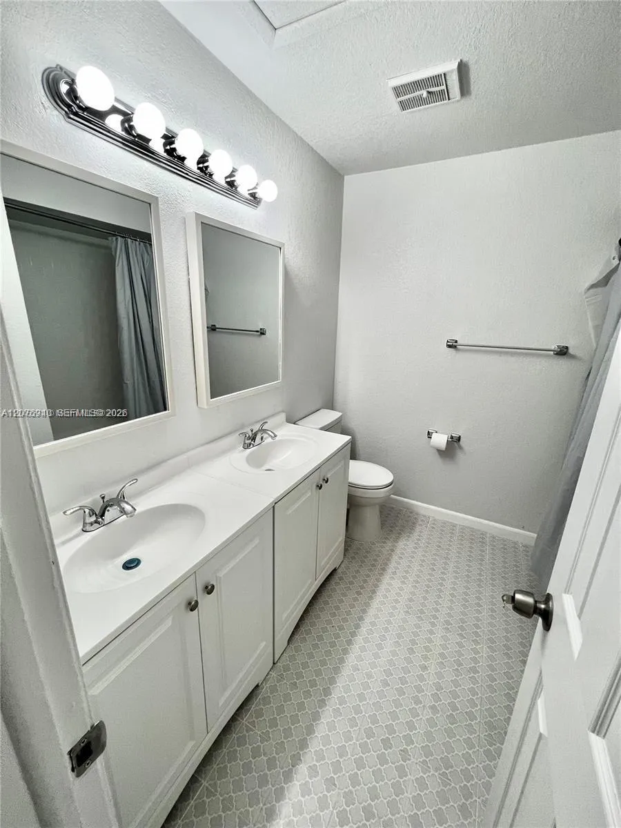 1948 Lake Atriums #124 Orlando, FL 32839