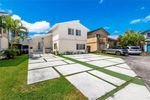 928 NW 106th Ave Cir