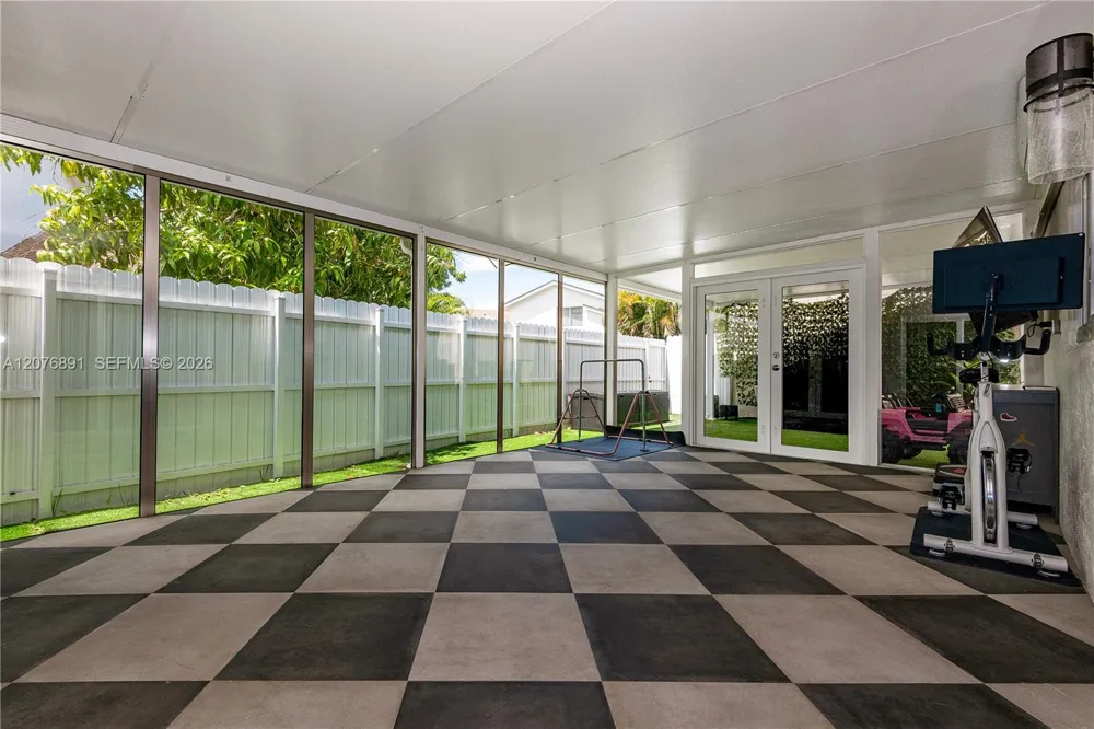 928 NW 106th Ave Cir Miami, FL 33172