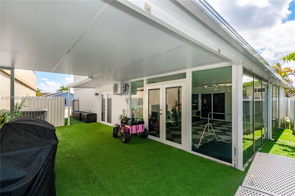 928 NW 106th Ave Cir Miami, FL 33172