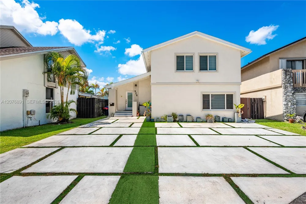 928 NW 106th Ave Cir Miami, FL 33172