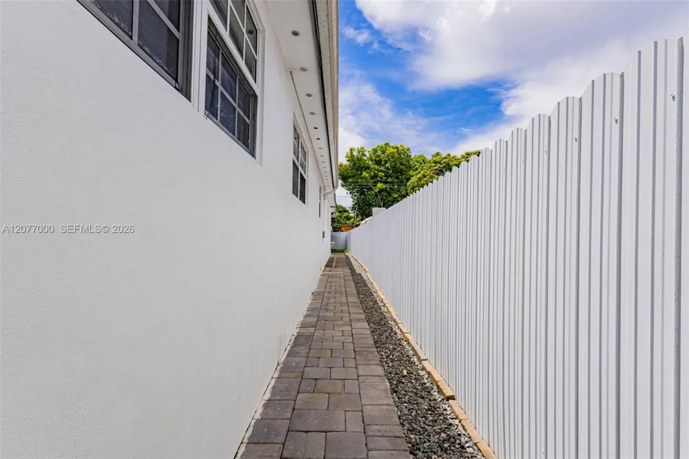 350 W 16th St Hialeah, FL 33010