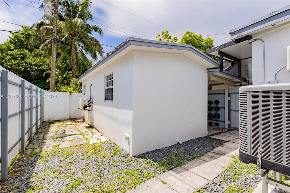 350 W 16th St Hialeah, FL 33010