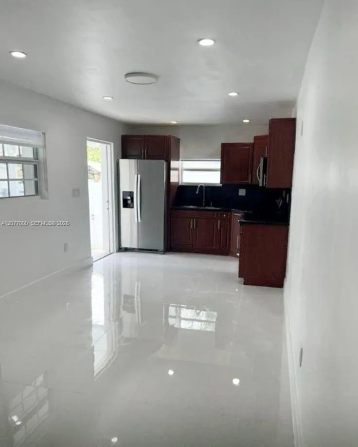 350 W 16th St Hialeah, FL 33010
