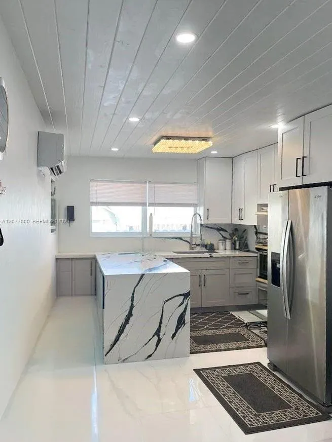 350 W 16th St Hialeah, FL 33010