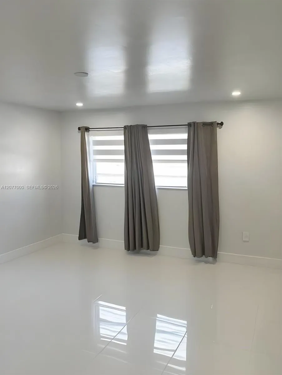 350 W 16th St Hialeah, FL 33010