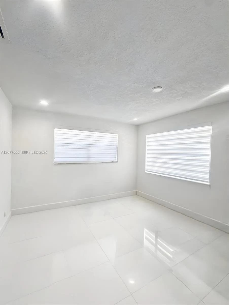 350 W 16th St Hialeah, FL 33010