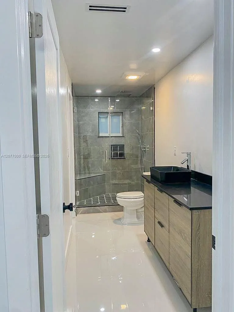 350 W 16th St Hialeah, FL 33010