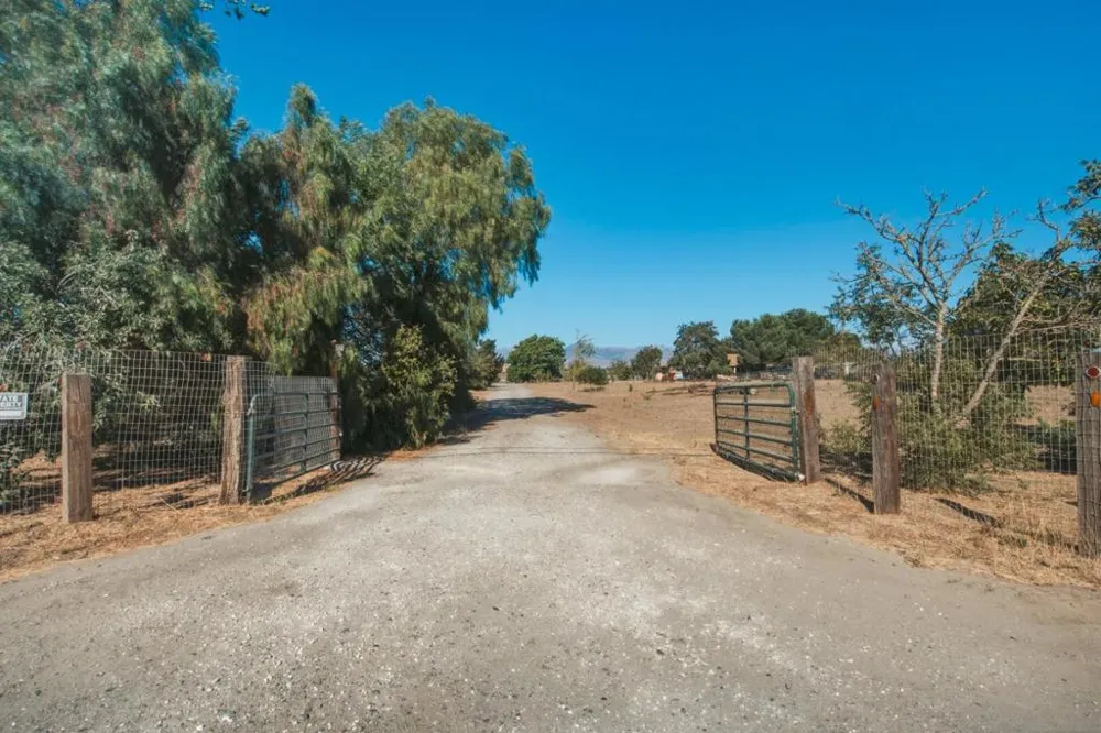 315 Riverside Road Hollister, CA 95023