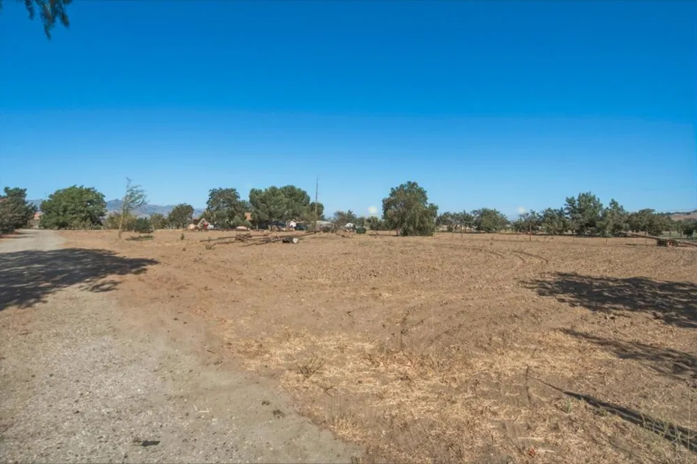 315 Riverside Road Hollister, CA 95023
