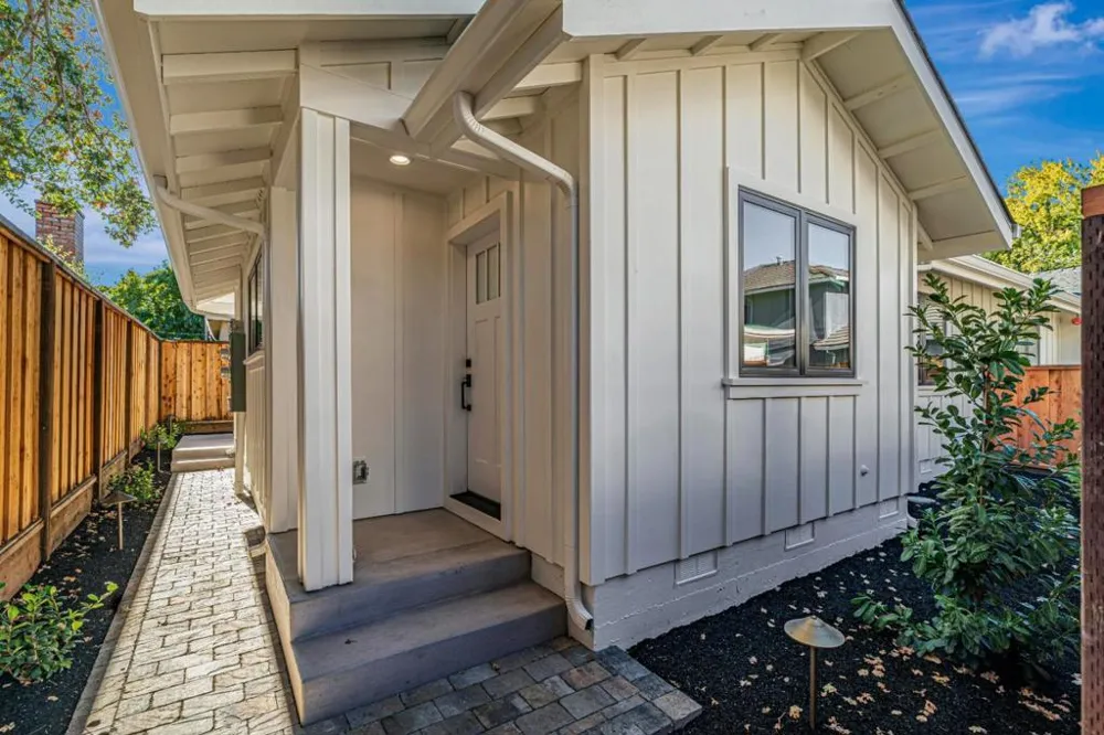 1460 Kentfield Avenue Redwood City, CA 94061