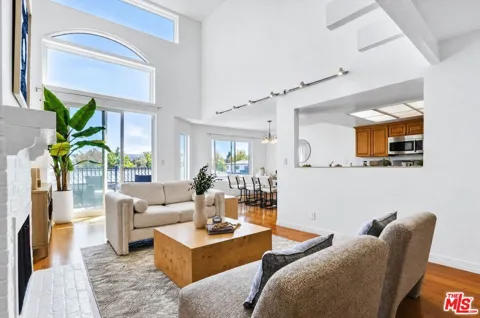 2677 Centinela Avenue #401