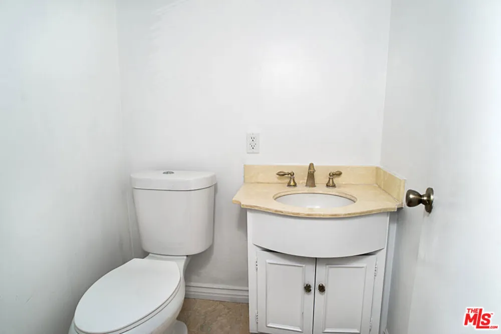416 Oakhurst Drive #103 Beverly Hills, CA 90210