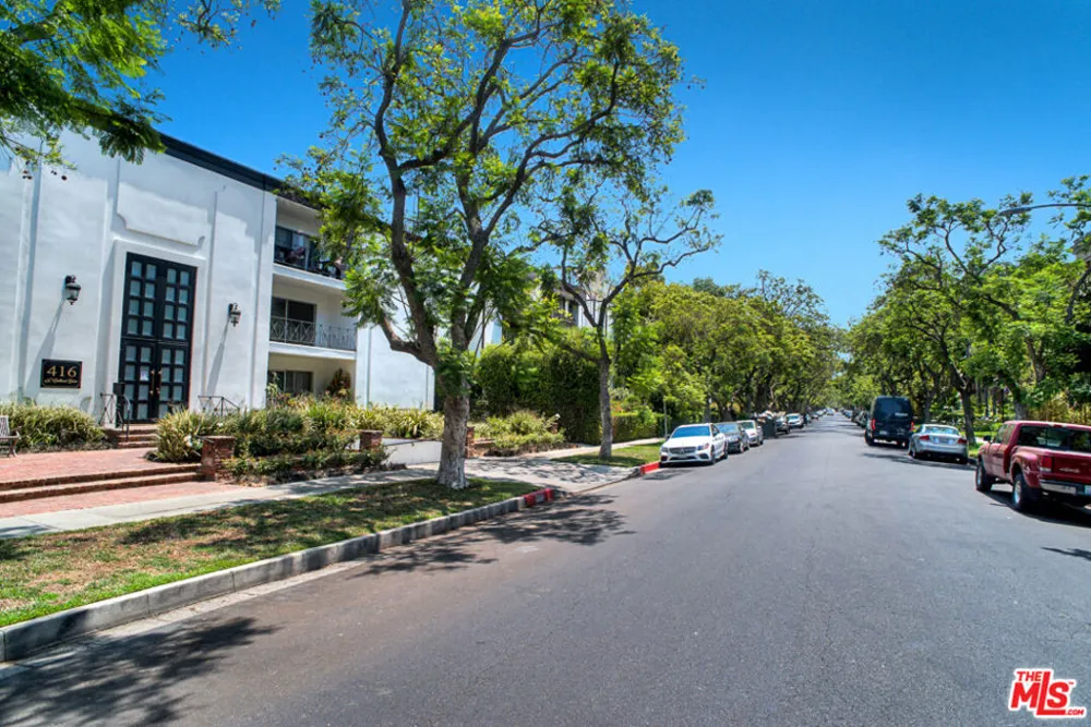 416 Oakhurst Drive #103 Beverly Hills, CA 90210