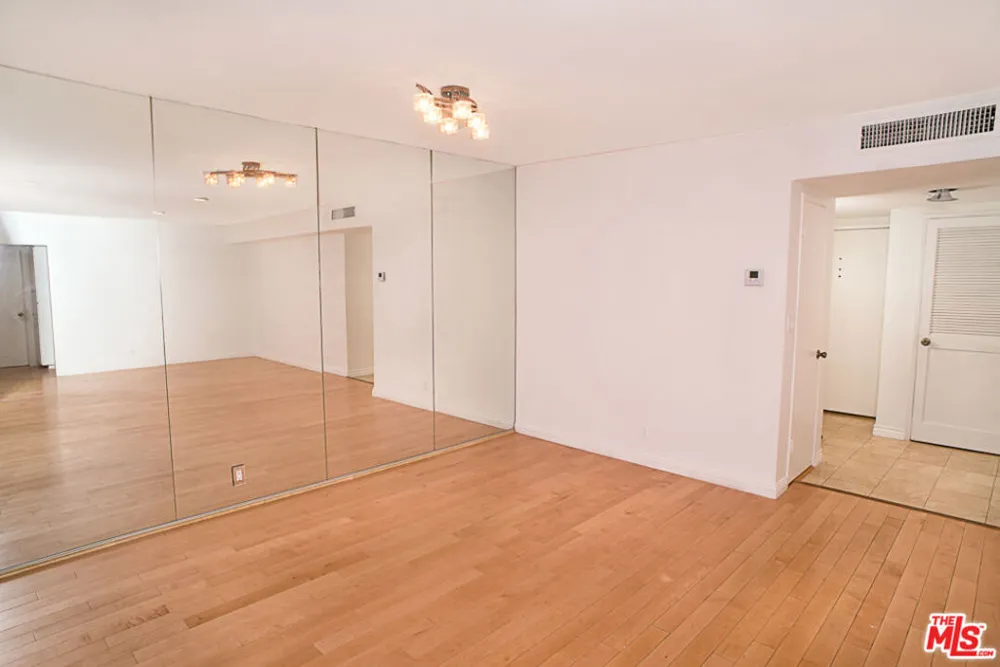 416 Oakhurst Drive #103 Beverly Hills, CA 90210
