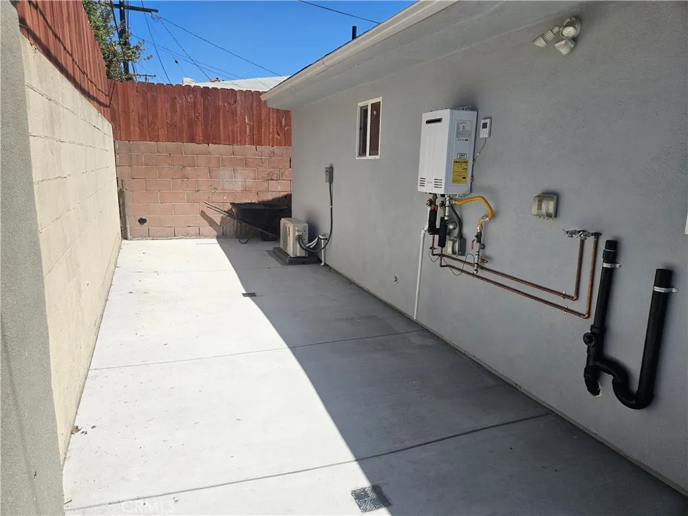 1307 S Woods #A Los Angeles, CA 90022