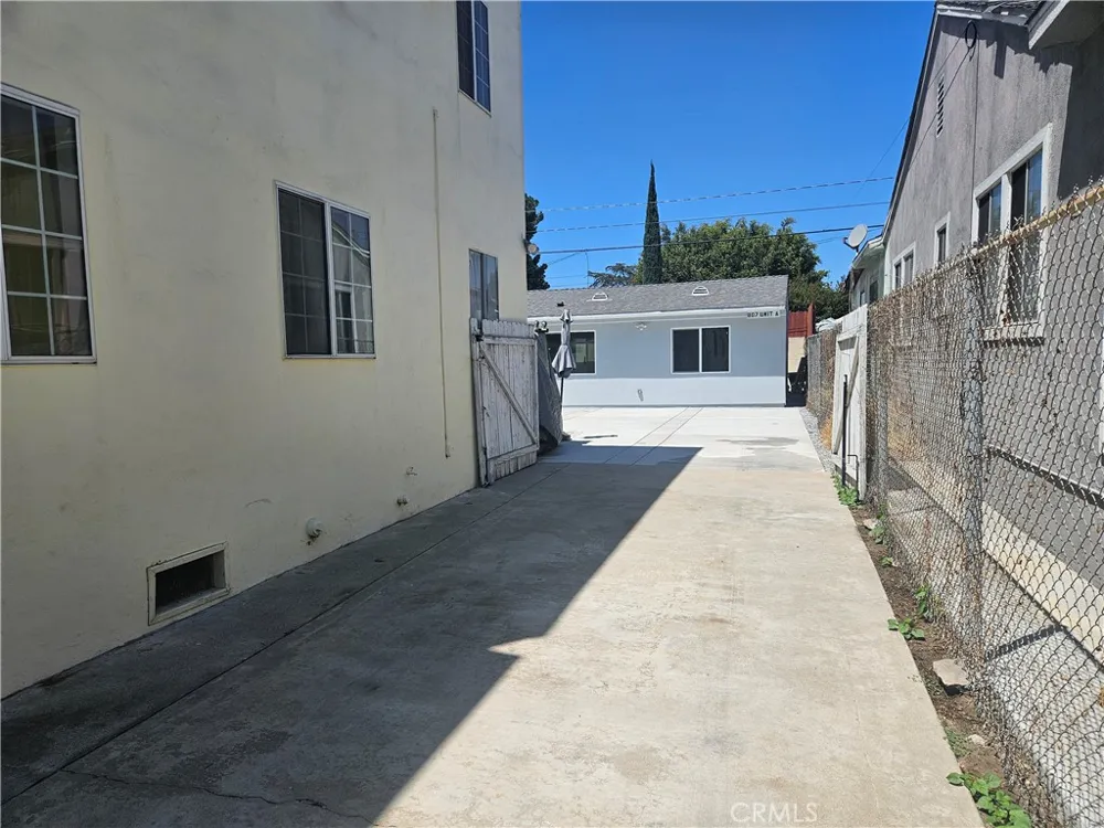 1307 S Woods #A Los Angeles, CA 90022
