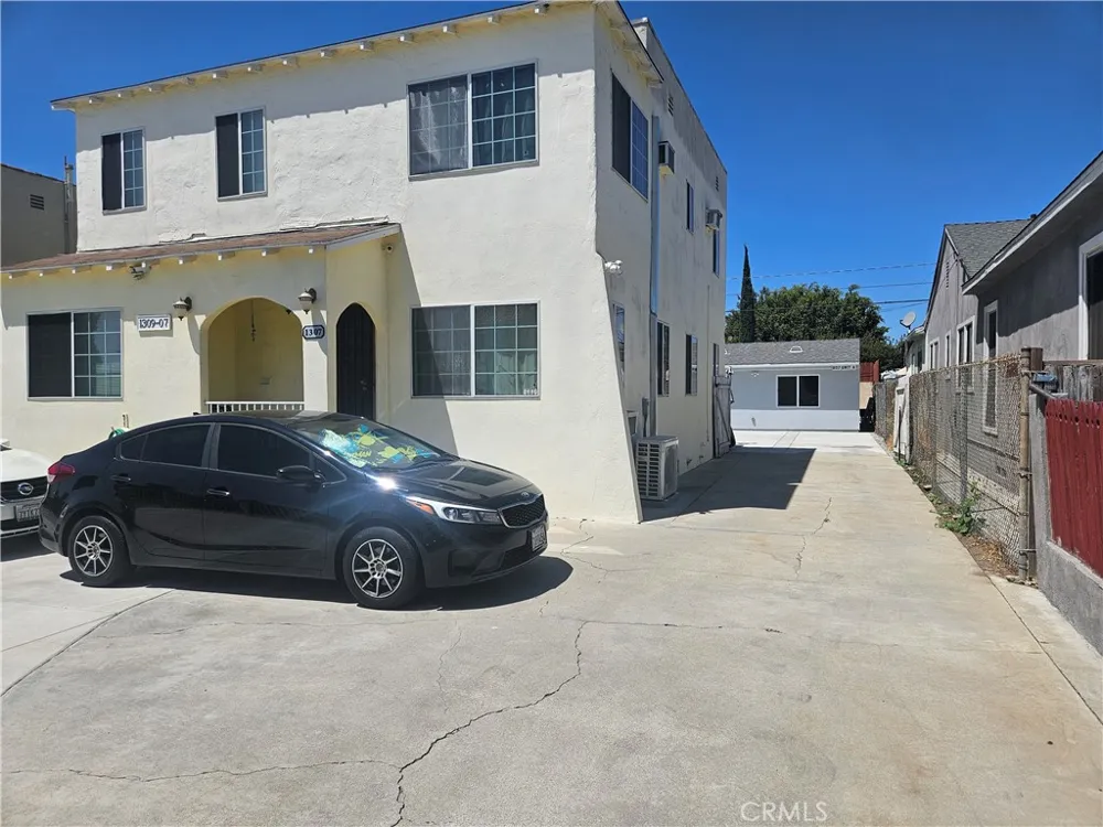 1307 S Woods #A Los Angeles, CA 90022