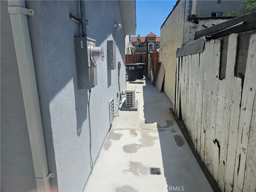 1307 S Woods #A Los Angeles, CA 90022