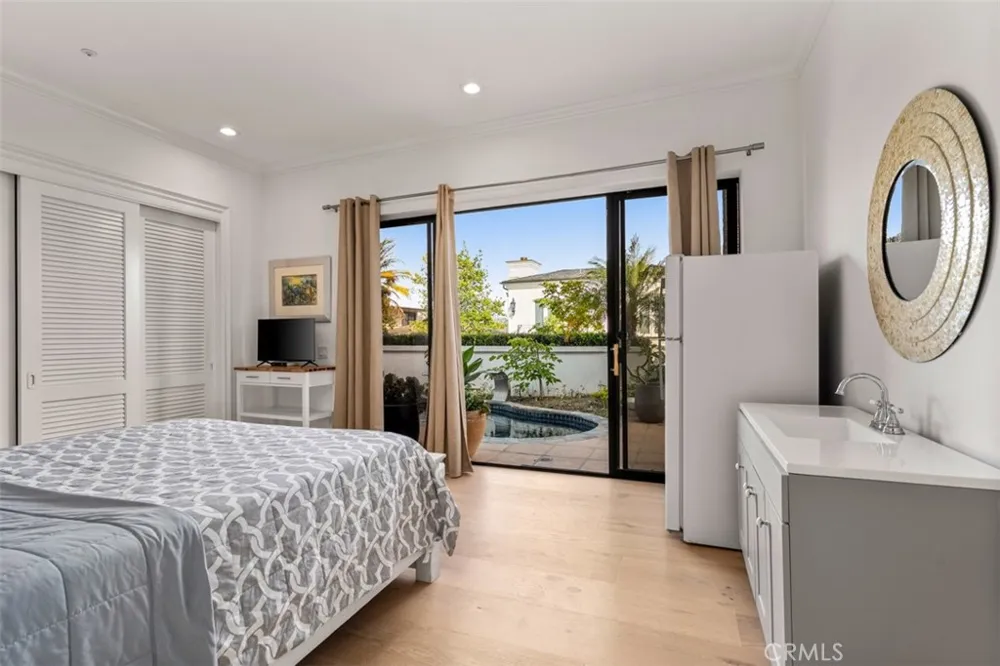 215 Poppy Avenue Corona del Mar, CA 92625