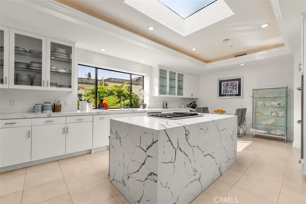 215 Poppy Avenue Corona del Mar, CA 92625