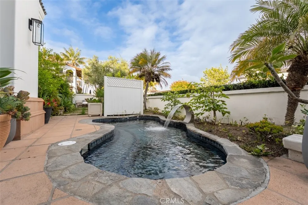 215 Poppy Avenue Corona del Mar, CA 92625