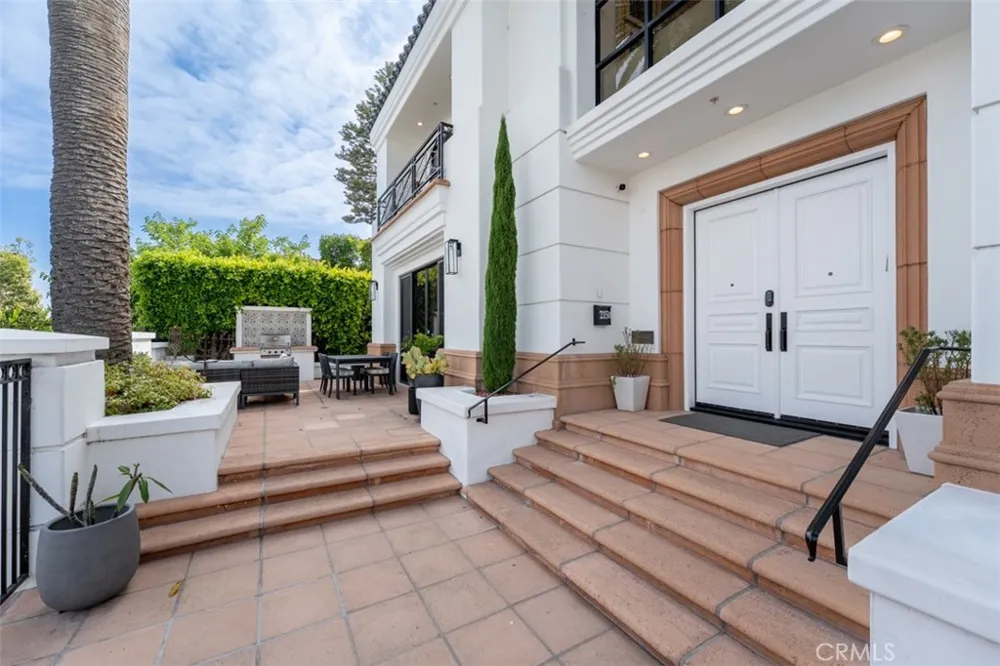 215 Poppy Avenue Corona del Mar, CA 92625