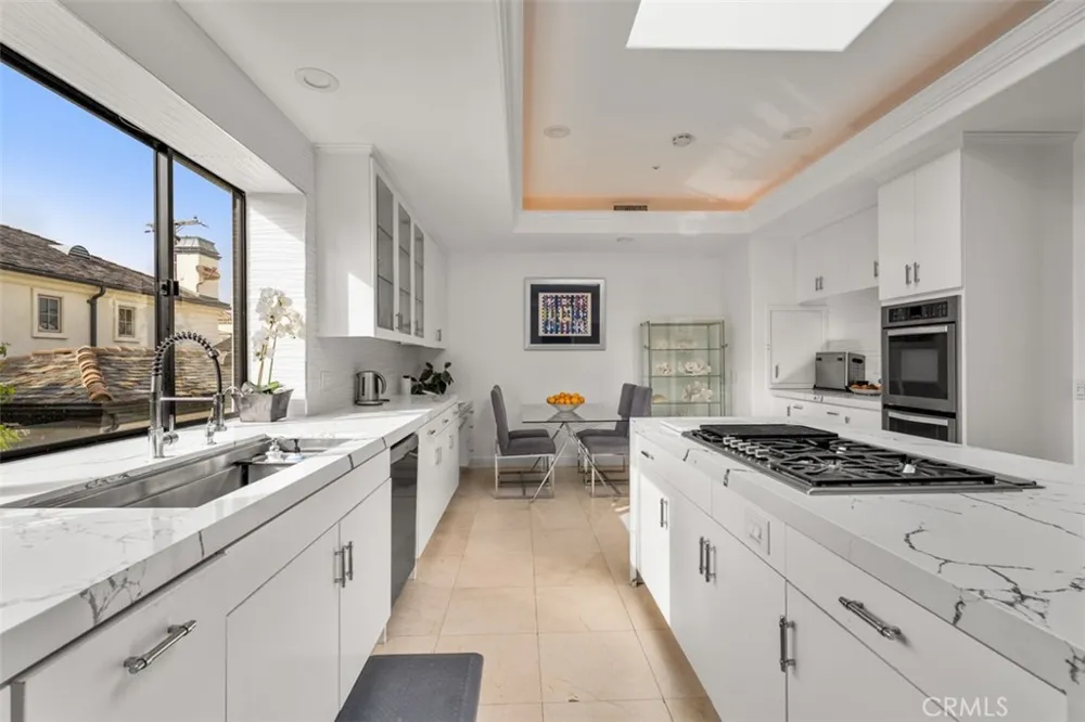 215 Poppy Avenue Corona del Mar, CA 92625