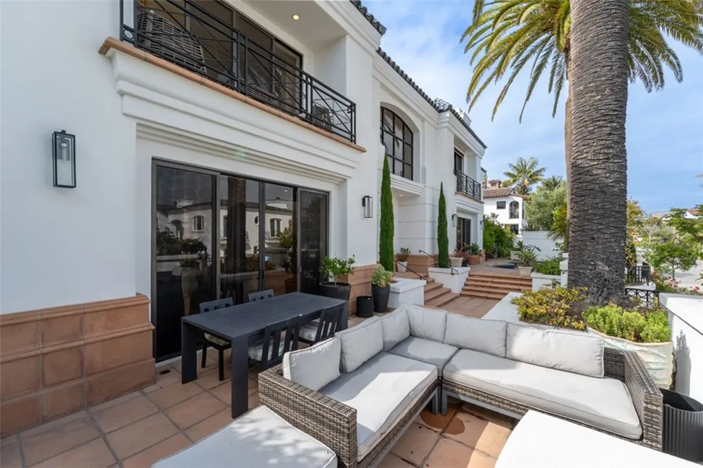 215 Poppy Avenue Corona del Mar, CA 92625