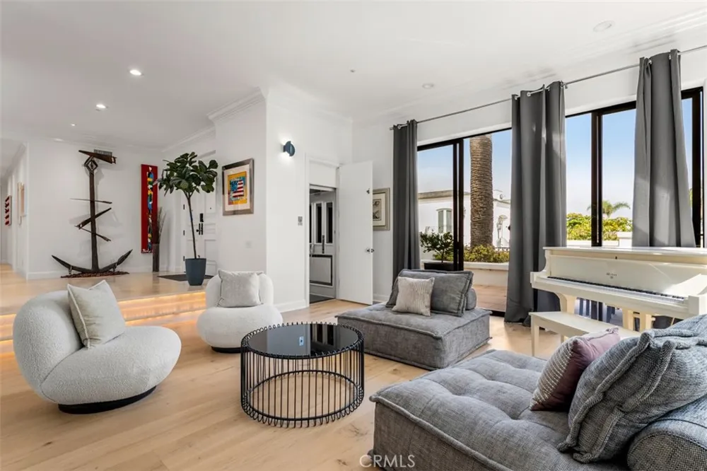 215 Poppy Avenue Corona del Mar, CA 92625