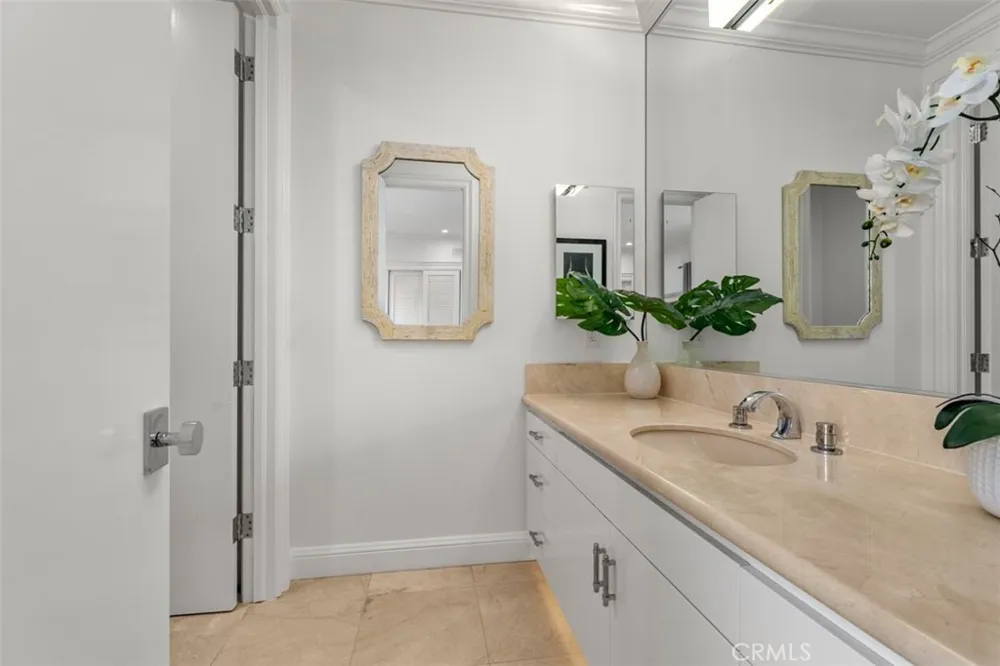 215 Poppy Avenue Corona del Mar, CA 92625