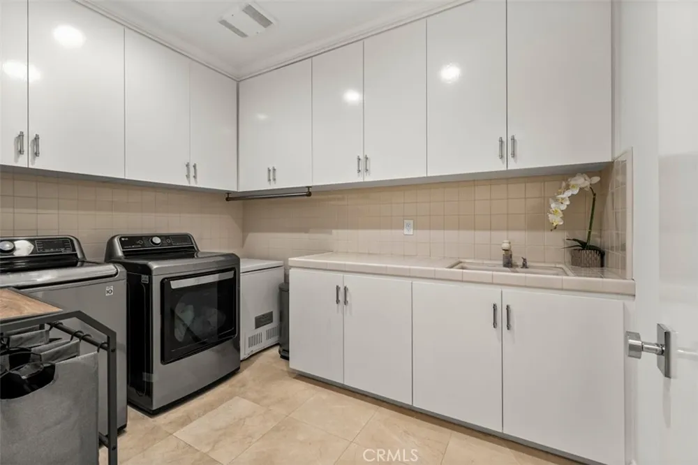 215 Poppy Avenue Corona del Mar, CA 92625