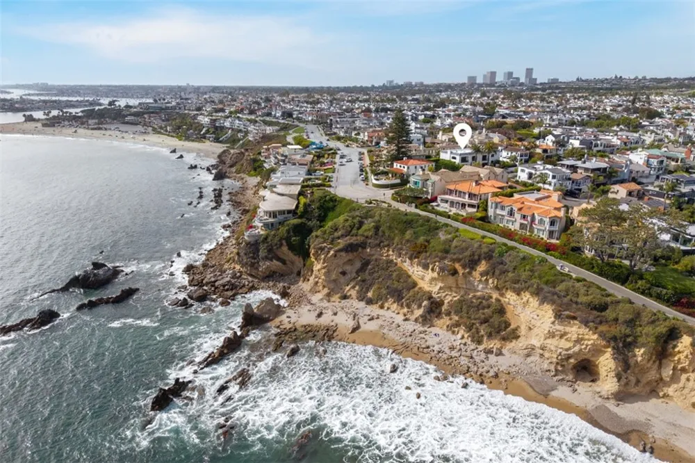 215 Poppy Avenue Corona del Mar, CA 92625