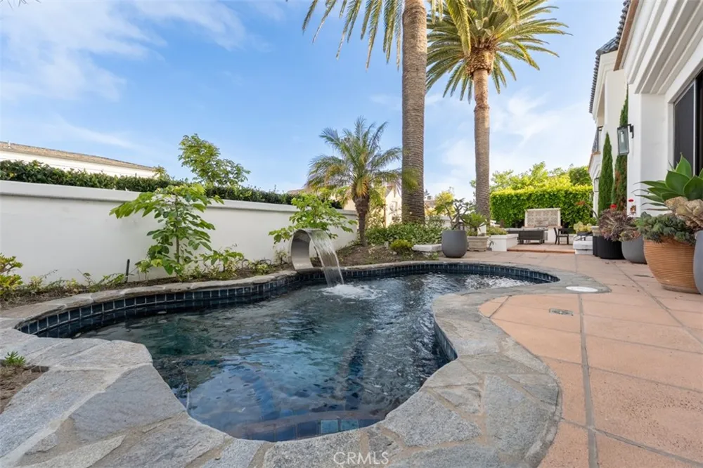 215 Poppy Avenue Corona del Mar, CA 92625