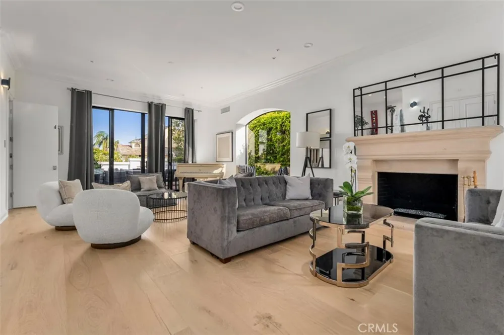 215 Poppy Avenue Corona del Mar, CA 92625