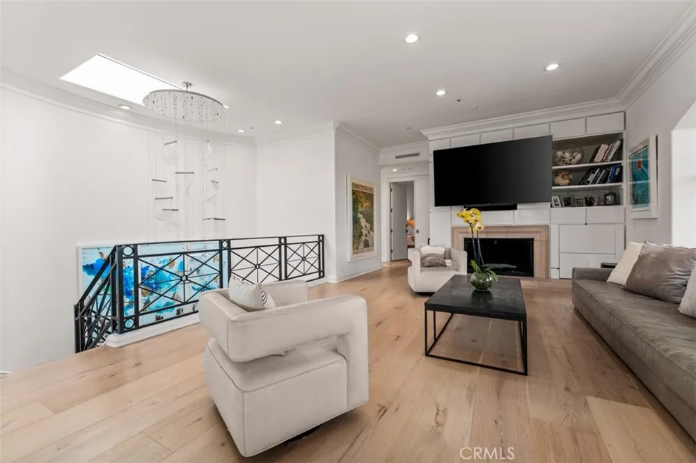 215 Poppy Avenue Corona del Mar, CA 92625