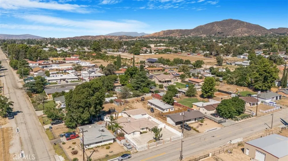 10611 Cherry Ave Cherry Valley, CA 92223