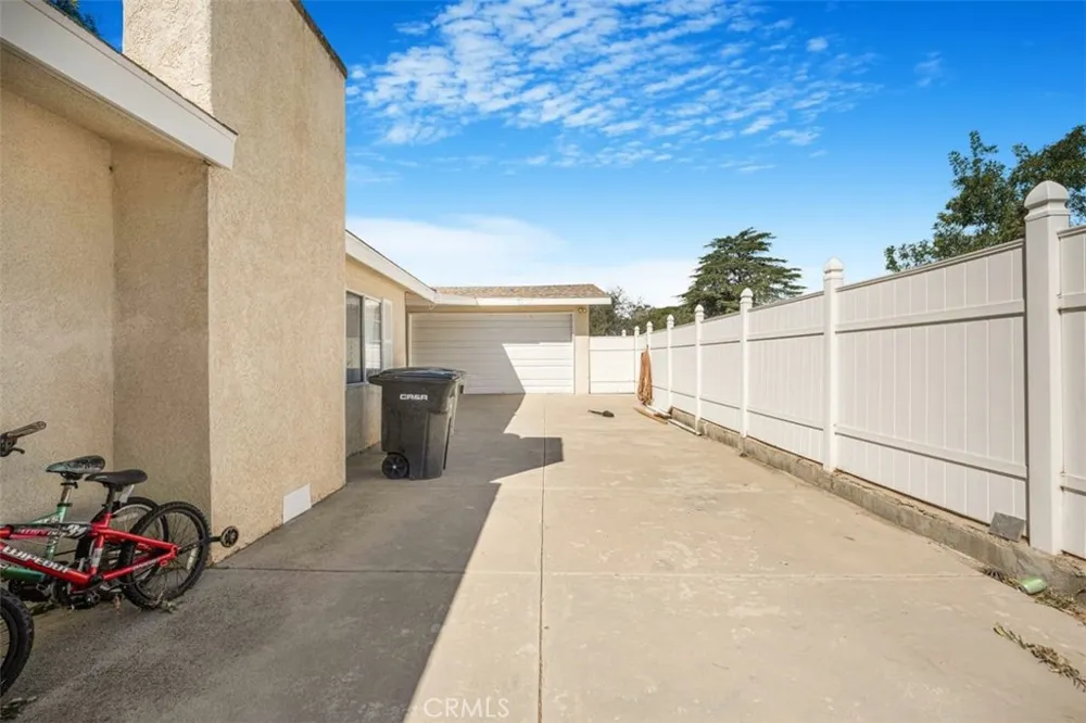 10611 Cherry Ave Cherry Valley, CA 92223
