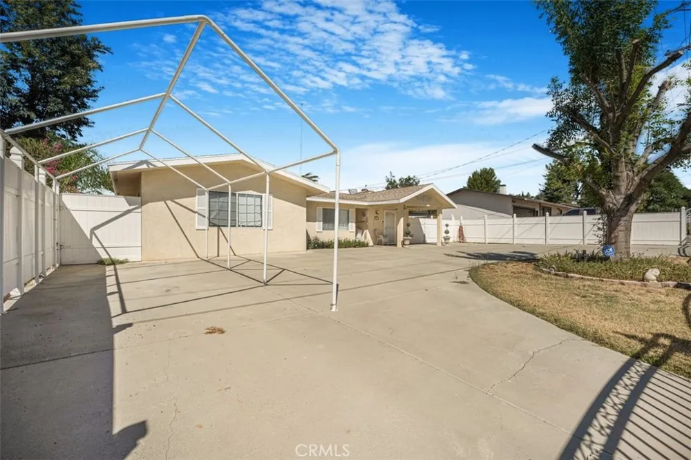 10611 Cherry Ave Cherry Valley, CA 92223