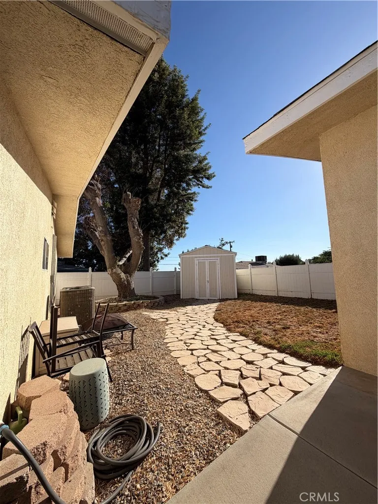 10611 Cherry Ave Cherry Valley, CA 92223
