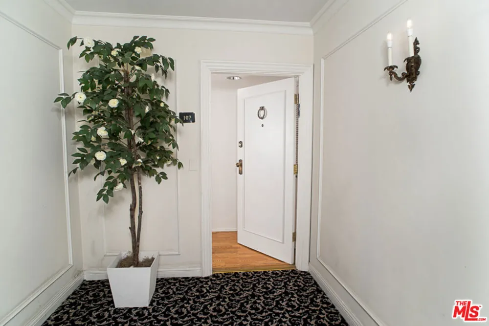 416 Oakhurst Drive #107 Beverly Hills, CA 90210
