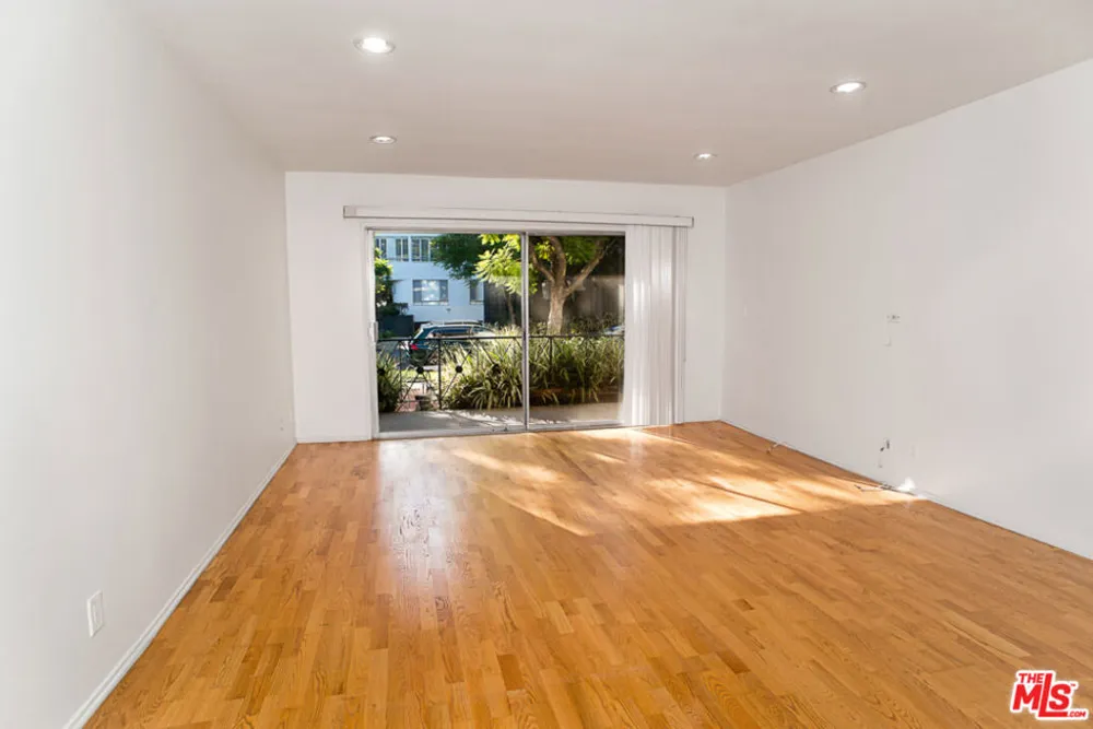 416 Oakhurst Drive #107 Beverly Hills, CA 90210