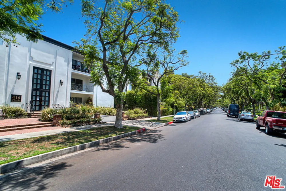 416 Oakhurst Drive #107 Beverly Hills, CA 90210