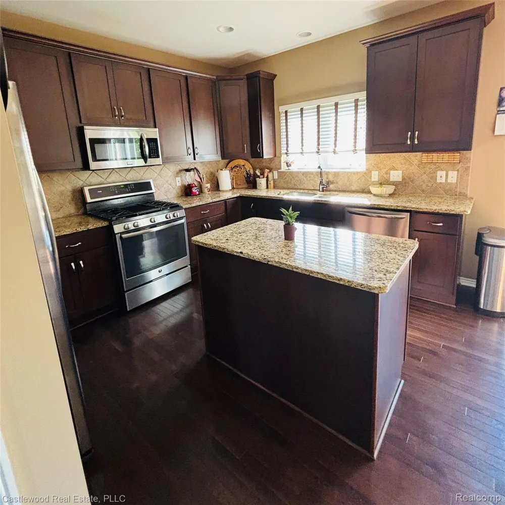 5616 Jada Drive Highland Charter Township, MI 48356