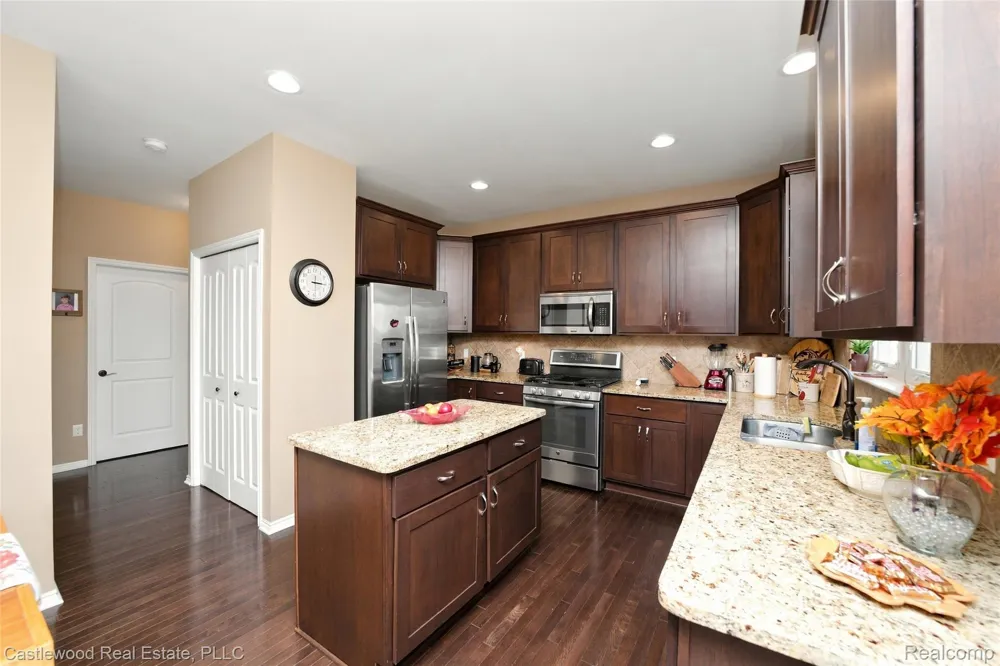5616 Jada Drive Highland Charter Township, MI 48356